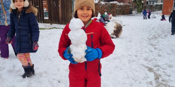 Pausenspiele im Schnee