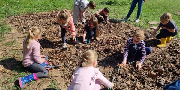Ackern im Frühling
